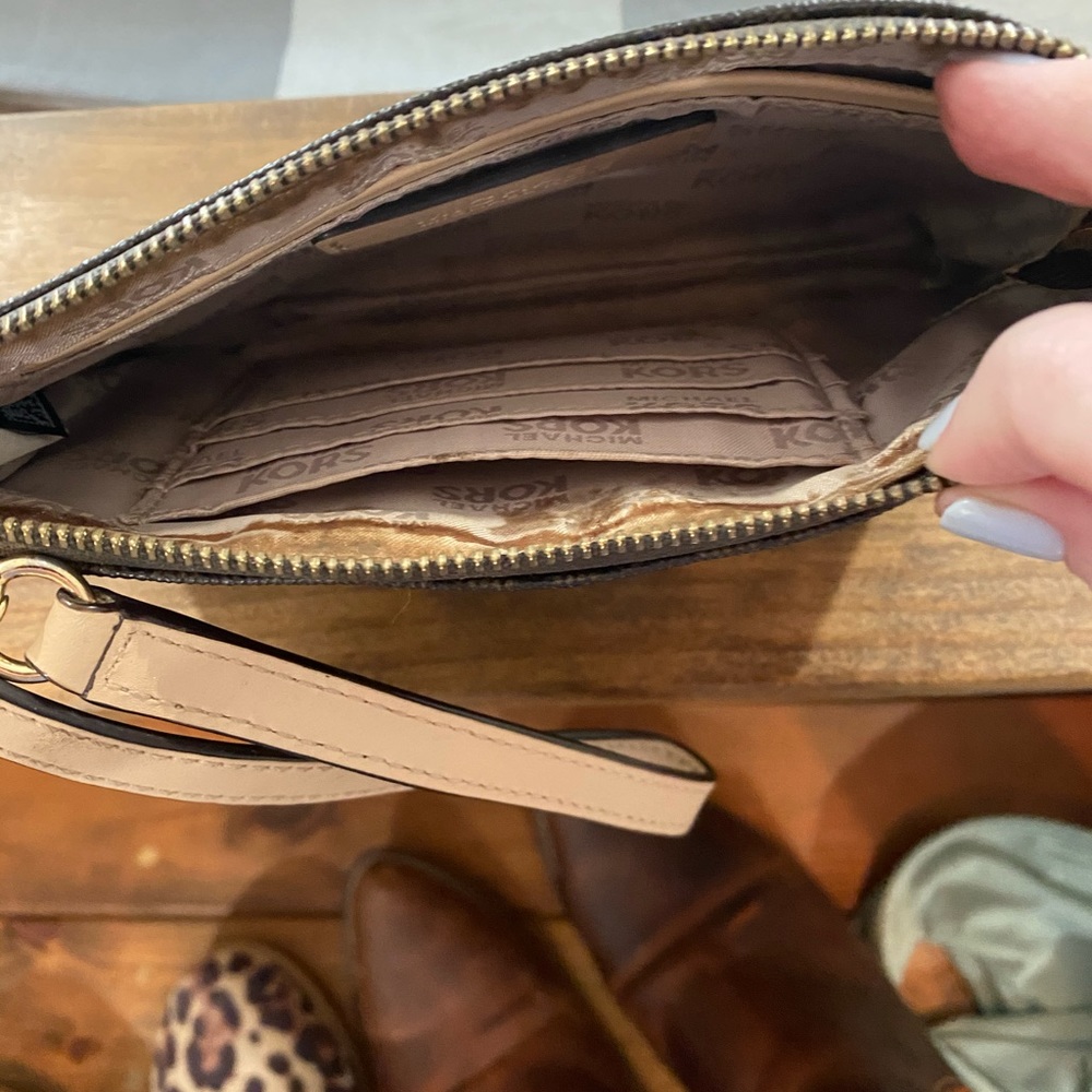 Michael kors wristlet